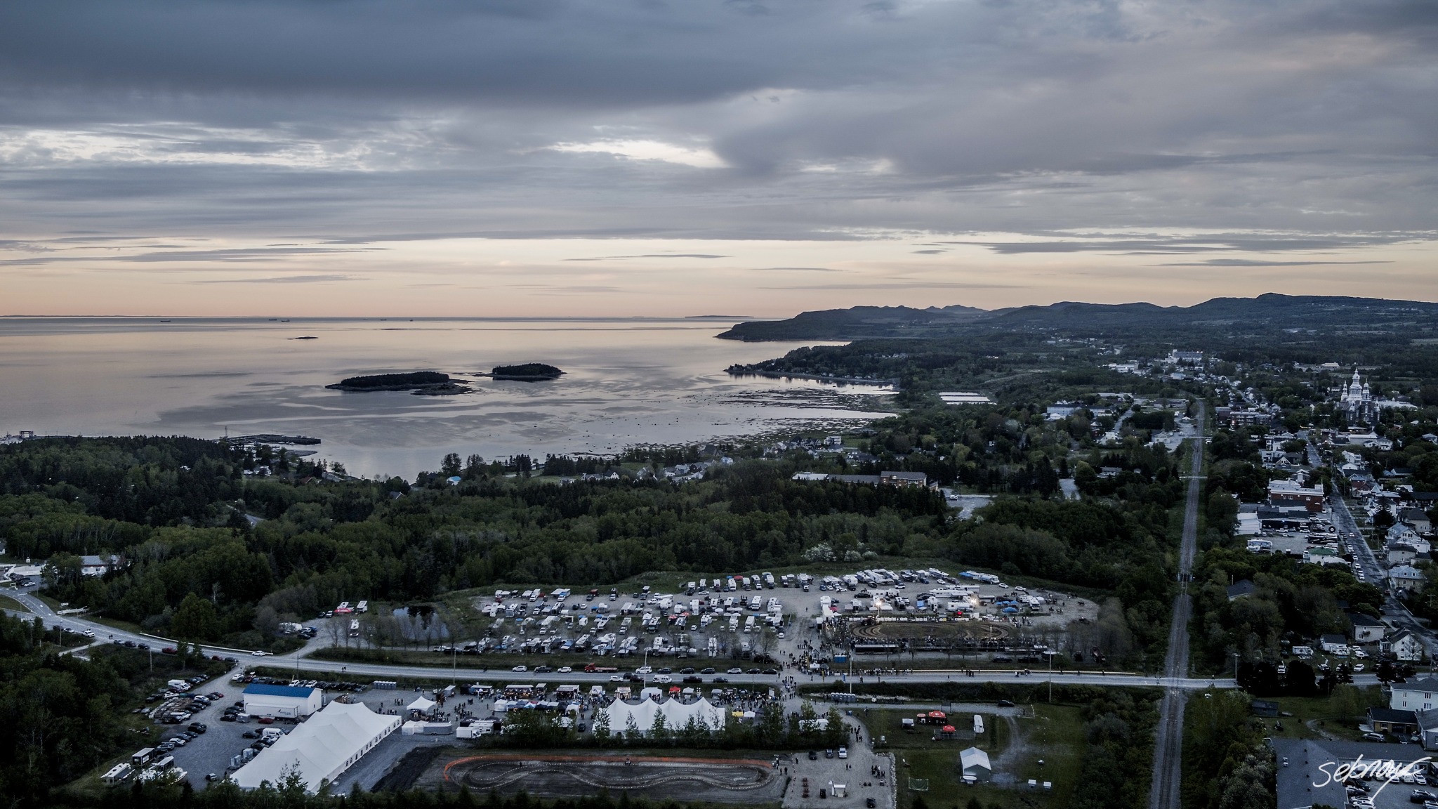 Vue aérienne du Festival en 2026, photographie signée Seb Rioux
